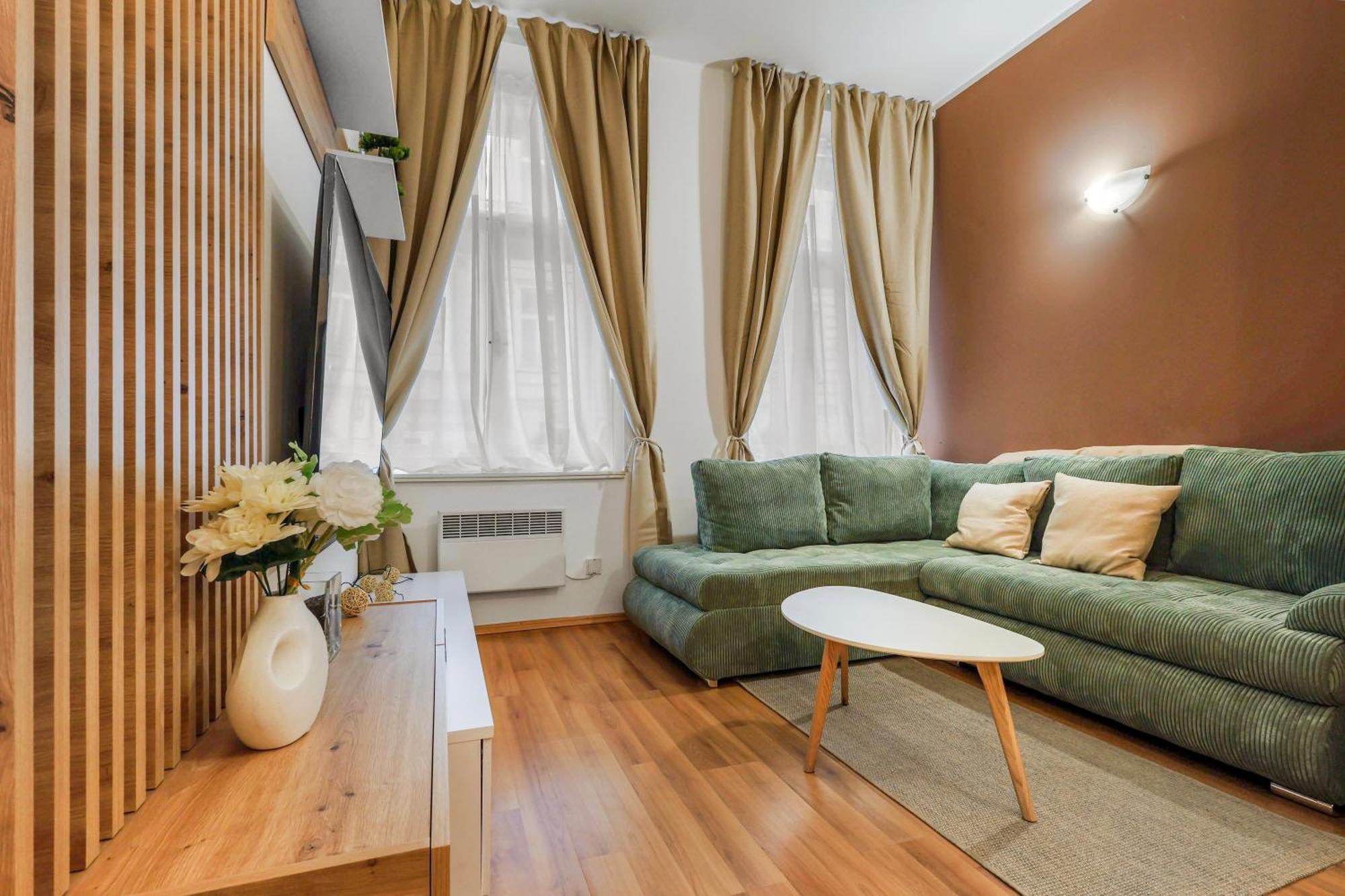 Cozy Near Center - Zizkov Appartamento